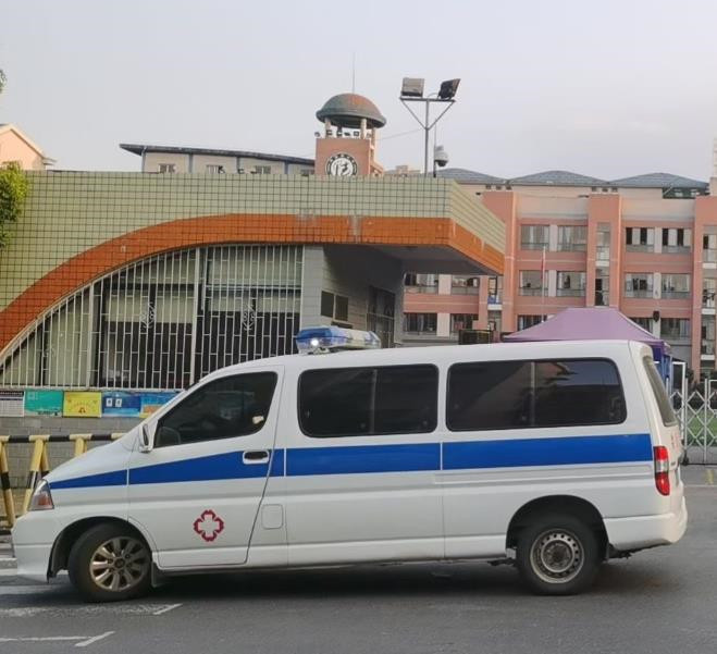 玉林救护车出租护送骨折病人一公里多少钱